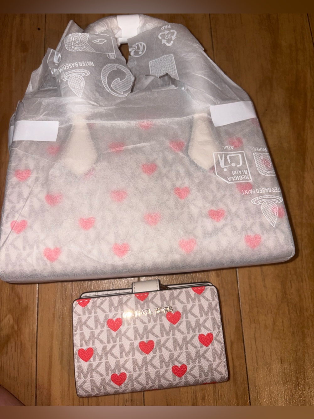 Michael Kors Sheila SM Satchel Crossbody Bag Light Cream Multi/Heart with Wallet